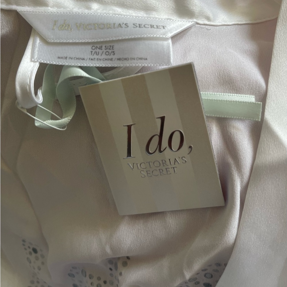 VS Robe - Picture 7 of 8